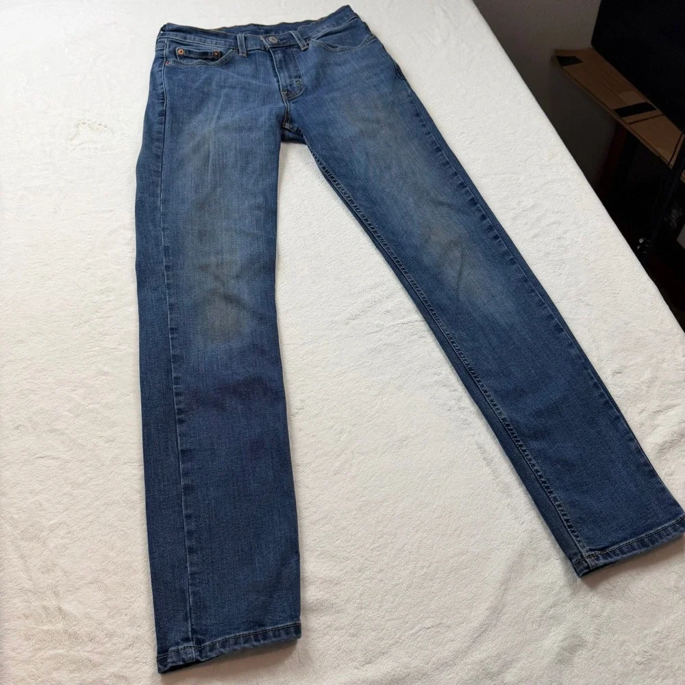 Levis slip into